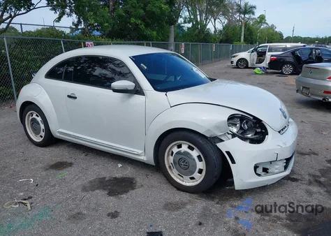 2015 Volkswagen Beetle 1.8T Classic из США, поврежденный, VIN 3VWF17AT2FM656714